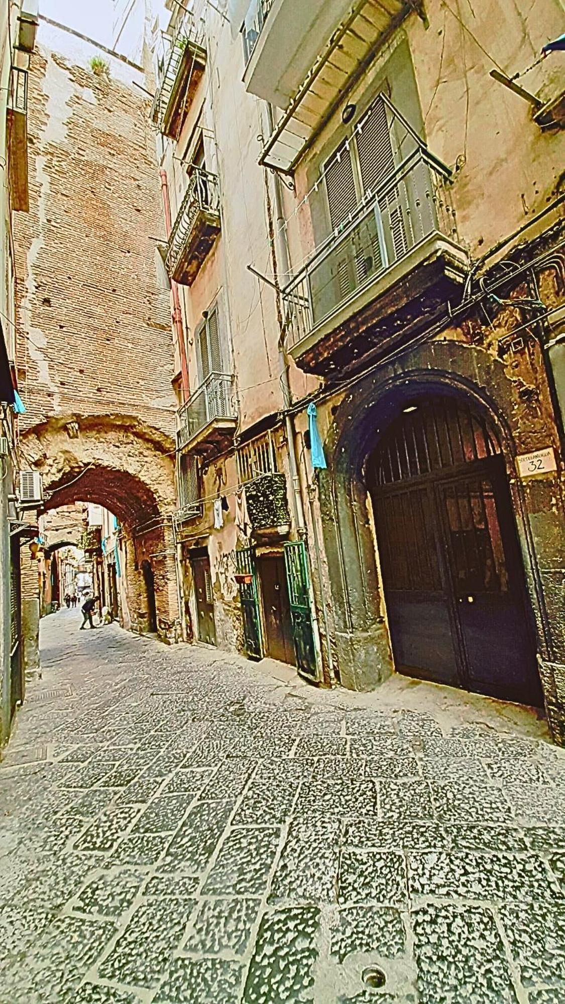 Casa luminosa e silenziosa nel cuore del centro Napoli Esterno foto